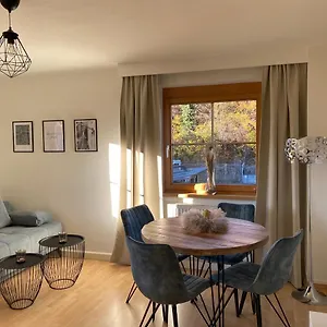 Gemuetliche Mit Gartenblick , Innsbruck Austria
